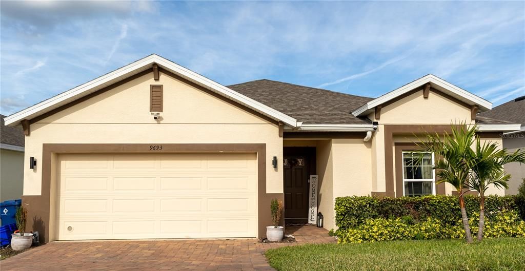 For Rent: $2,300 (4 beds, 2 baths, 1905 Square Feet)