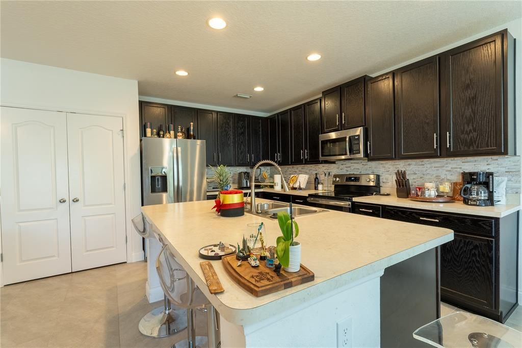 For Rent: $2,300 (4 beds, 2 baths, 1905 Square Feet)