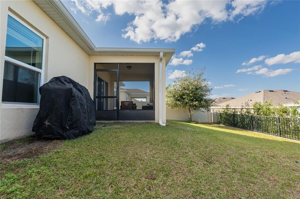 For Rent: $2,300 (4 beds, 2 baths, 1905 Square Feet)