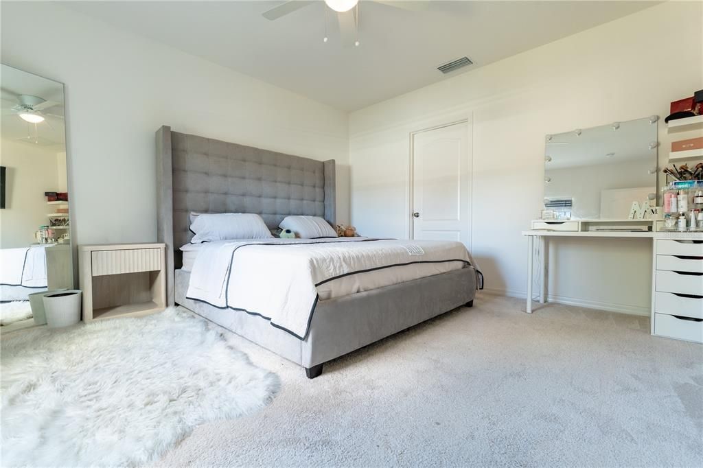 For Rent: $2,300 (4 beds, 2 baths, 1905 Square Feet)