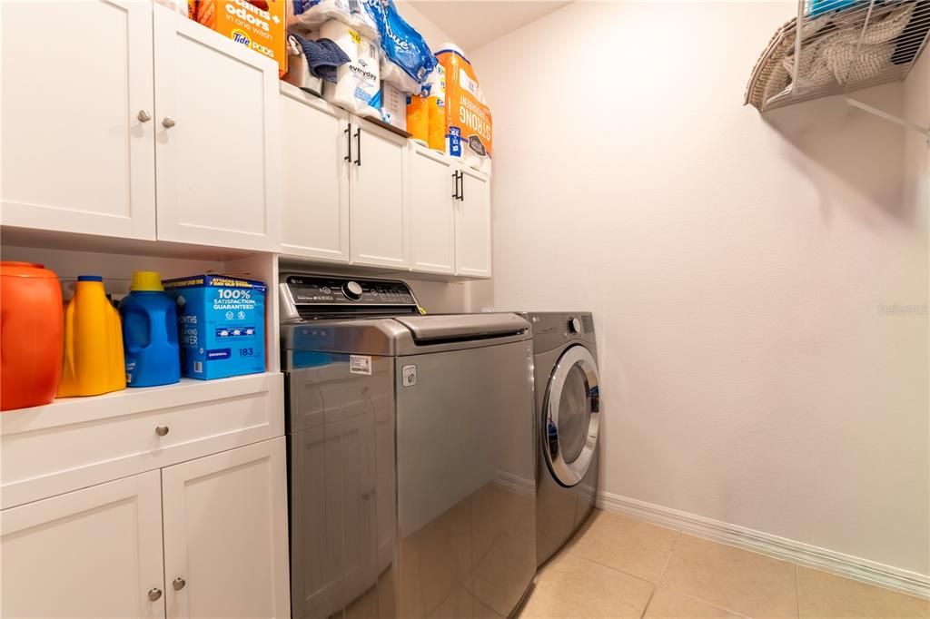 For Rent: $2,300 (4 beds, 2 baths, 1905 Square Feet)