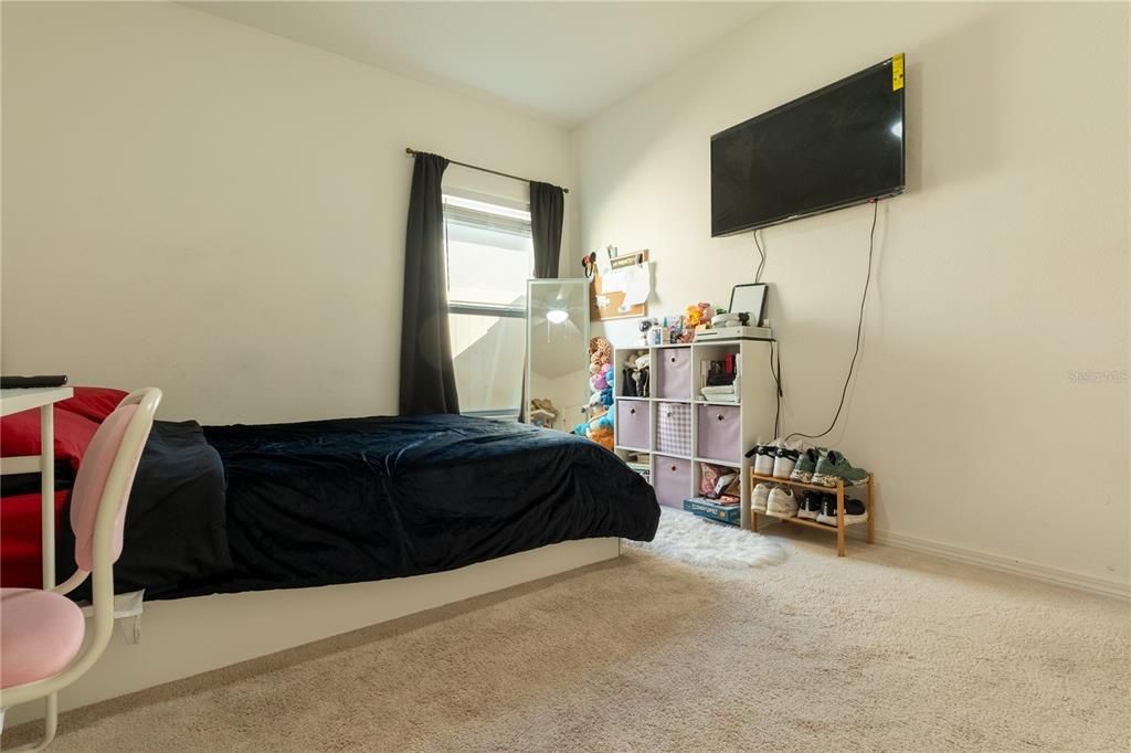 For Rent: $2,300 (4 beds, 2 baths, 1905 Square Feet)