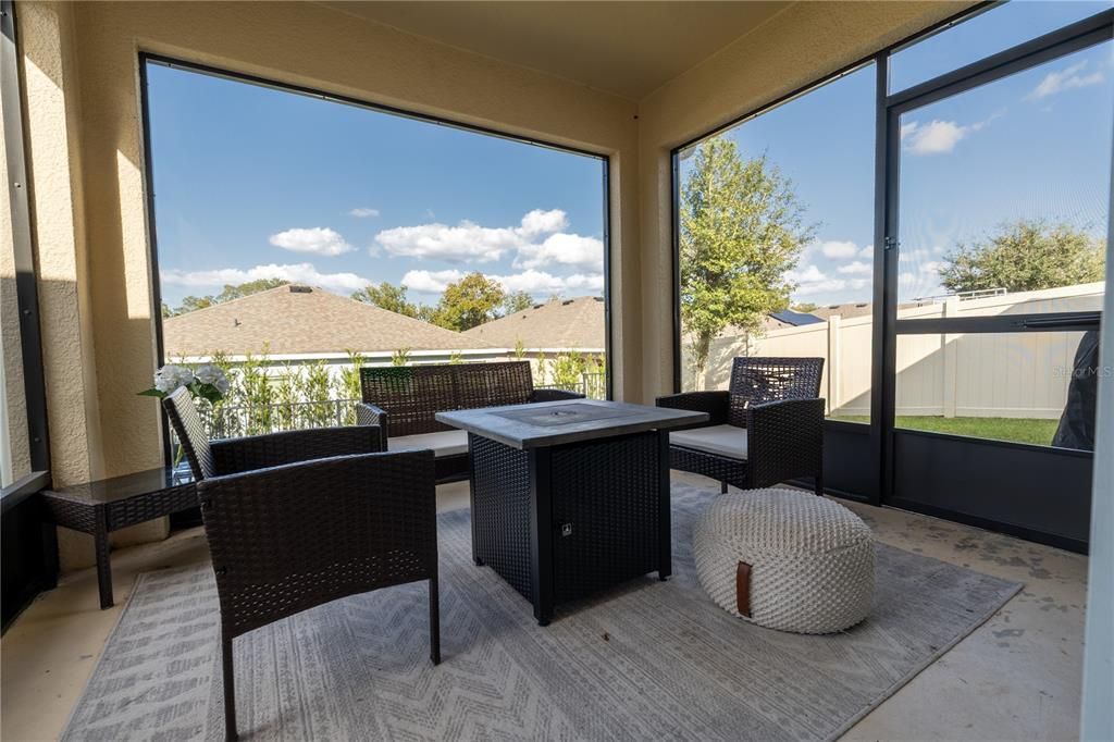 For Rent: $2,300 (4 beds, 2 baths, 1905 Square Feet)