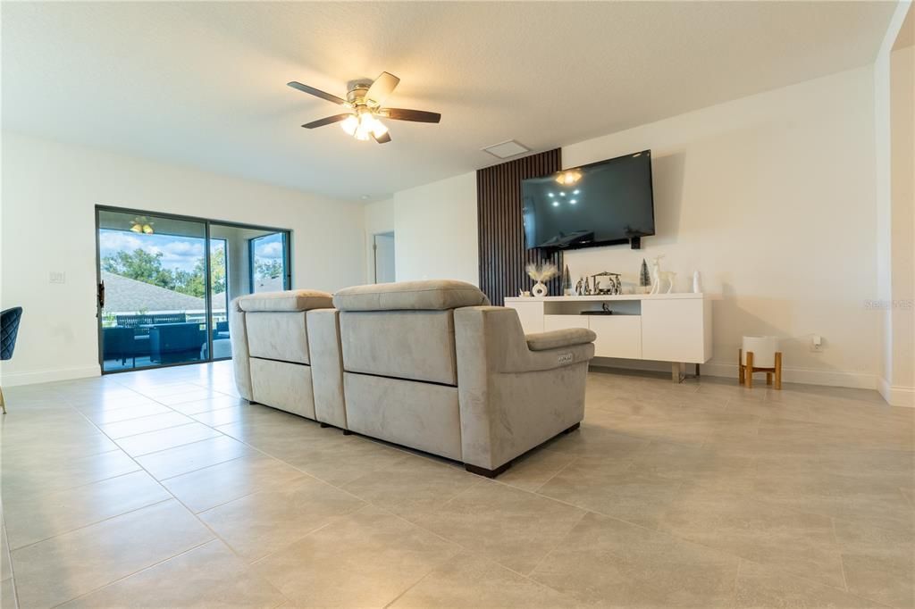 For Rent: $2,300 (4 beds, 2 baths, 1905 Square Feet)