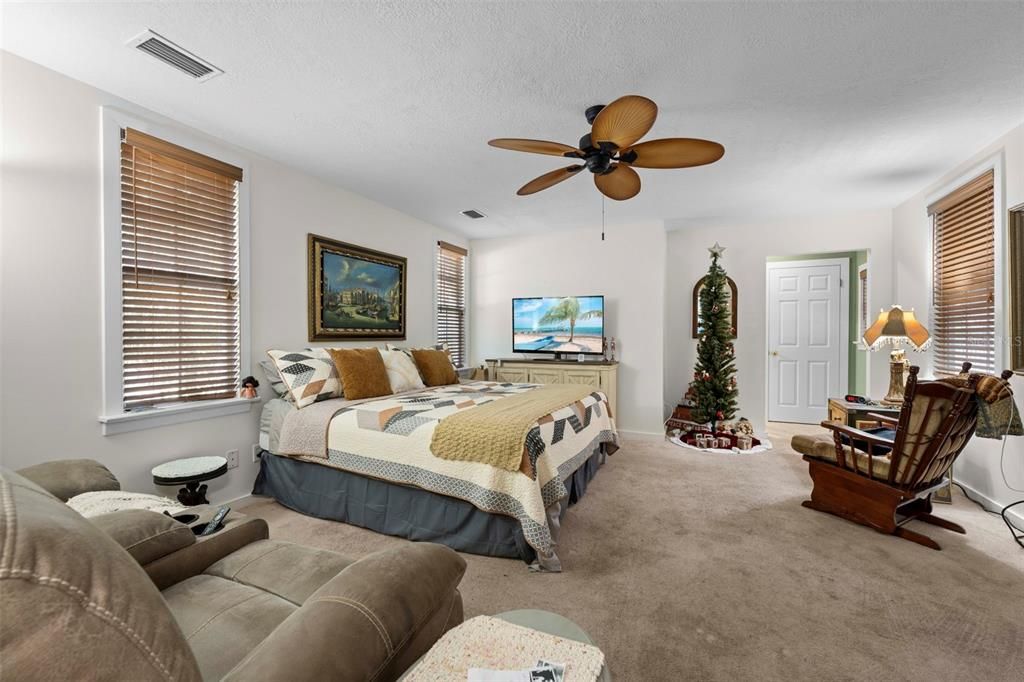 На продажу: $270,000 (2 спален, 2 ванн, 1332 Квадратных фут)