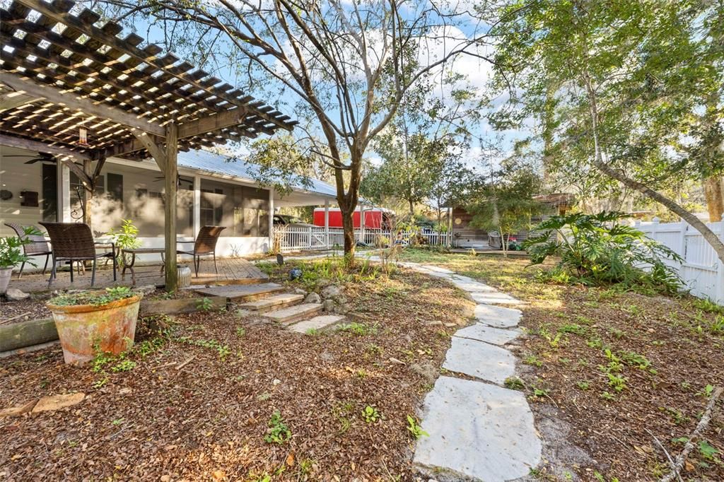 На продажу: $270,000 (2 спален, 2 ванн, 1332 Квадратных фут)