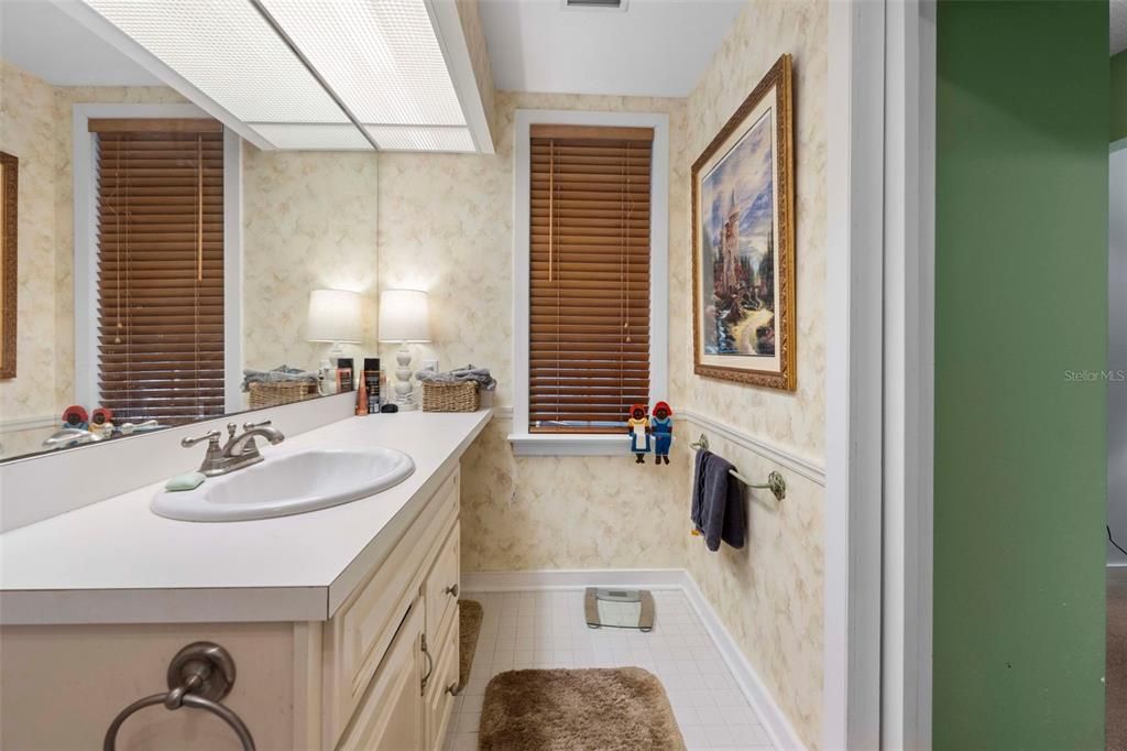 На продажу: $270,000 (2 спален, 2 ванн, 1332 Квадратных фут)