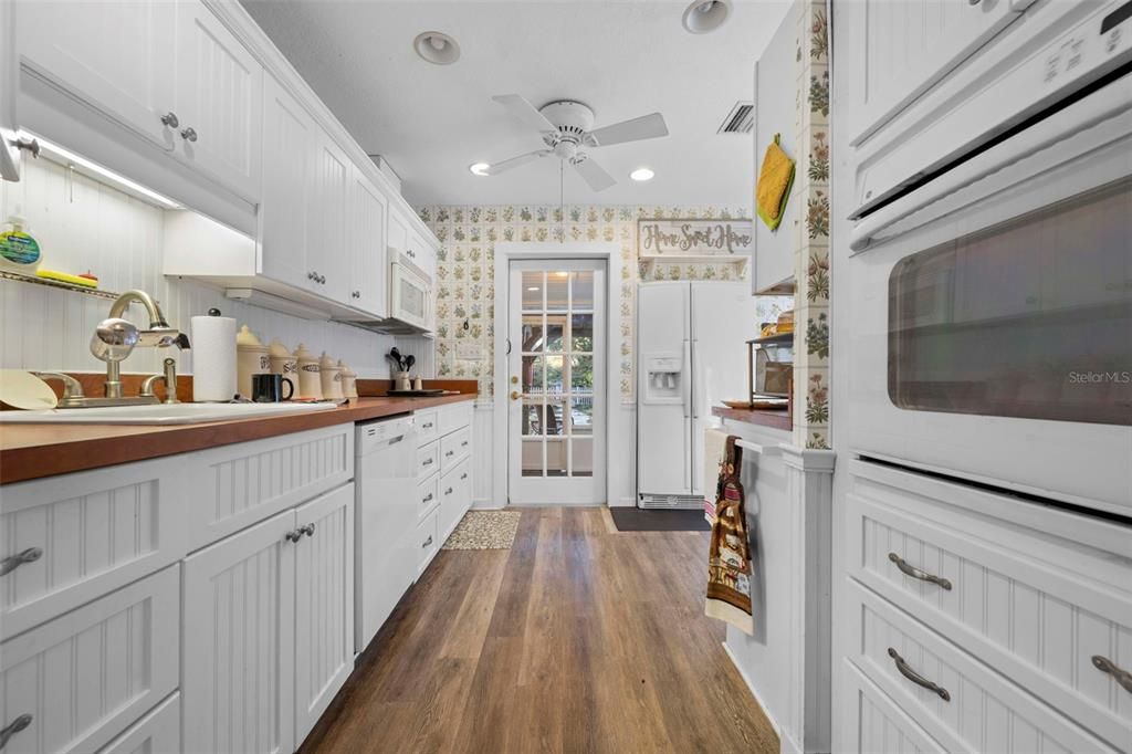 На продажу: $270,000 (2 спален, 2 ванн, 1332 Квадратных фут)