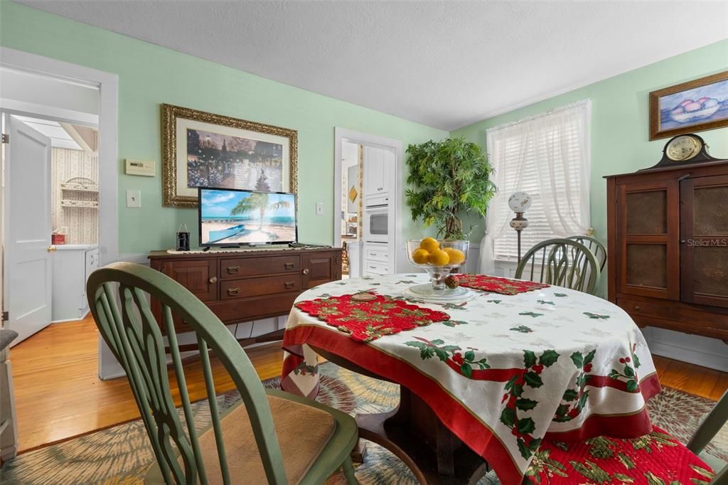 На продажу: $270,000 (2 спален, 2 ванн, 1332 Квадратных фут)