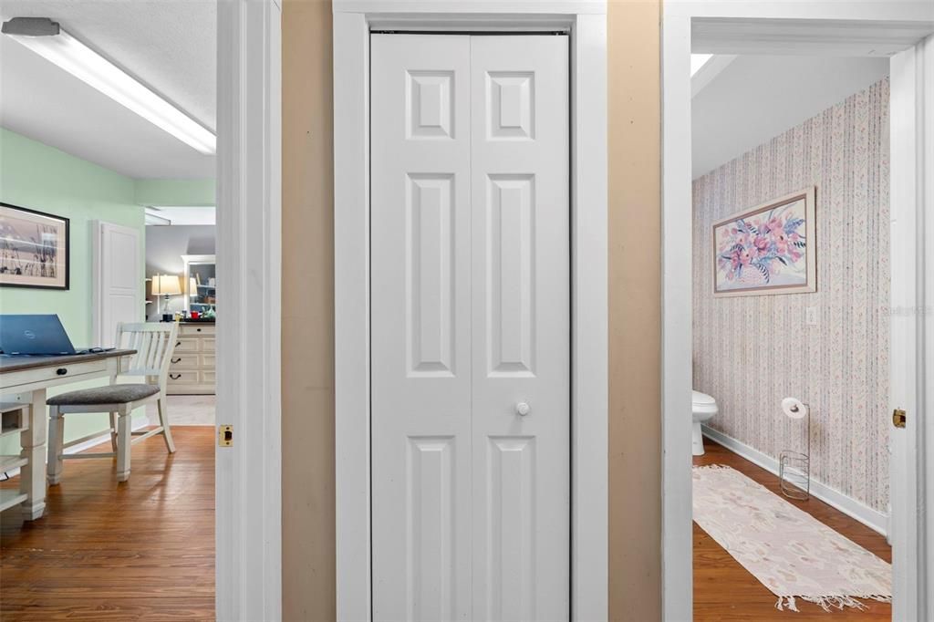 На продажу: $270,000 (2 спален, 2 ванн, 1332 Квадратных фут)