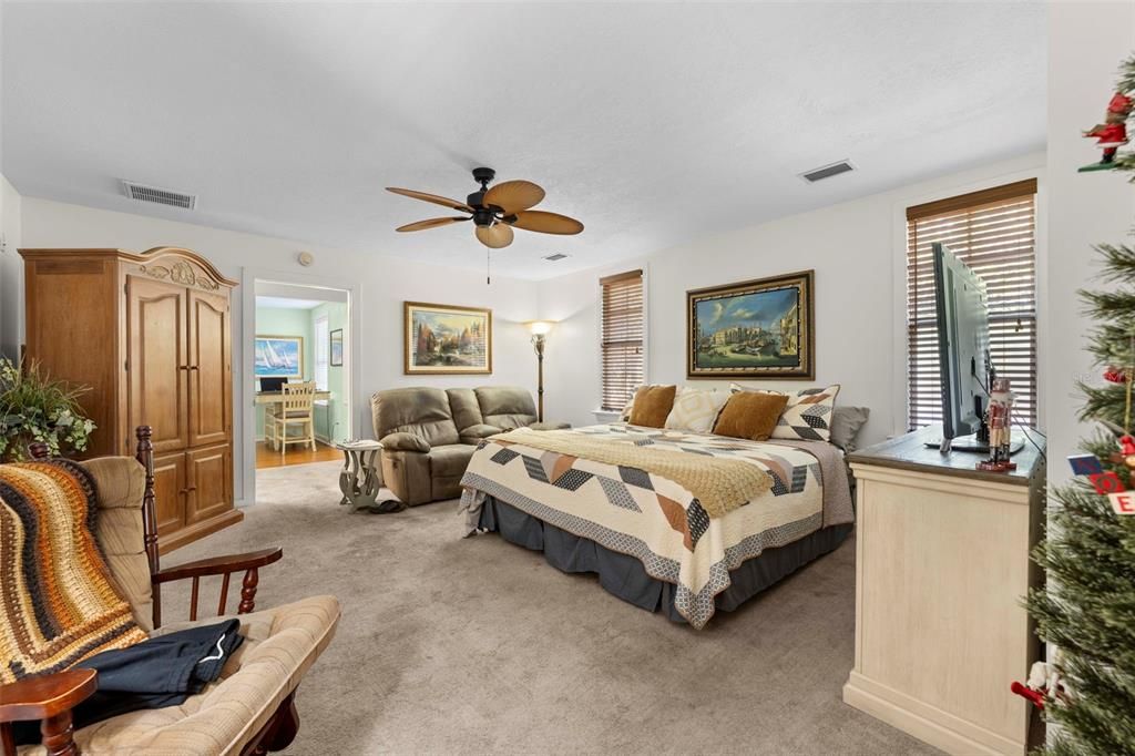 На продажу: $270,000 (2 спален, 2 ванн, 1332 Квадратных фут)