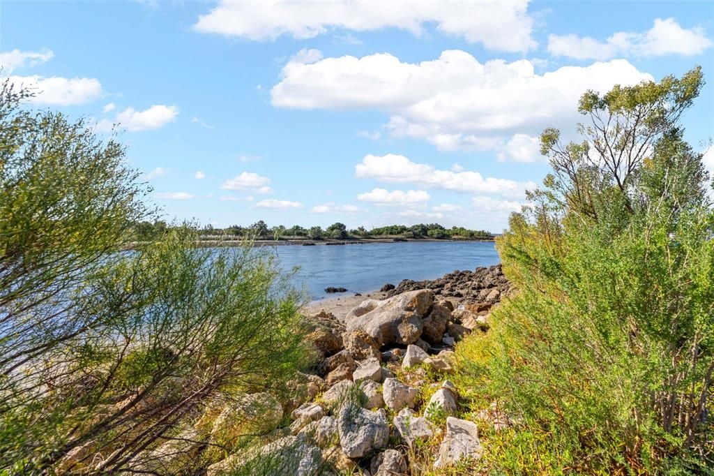 На продажу: $270,000 (2 спален, 2 ванн, 1332 Квадратных фут)