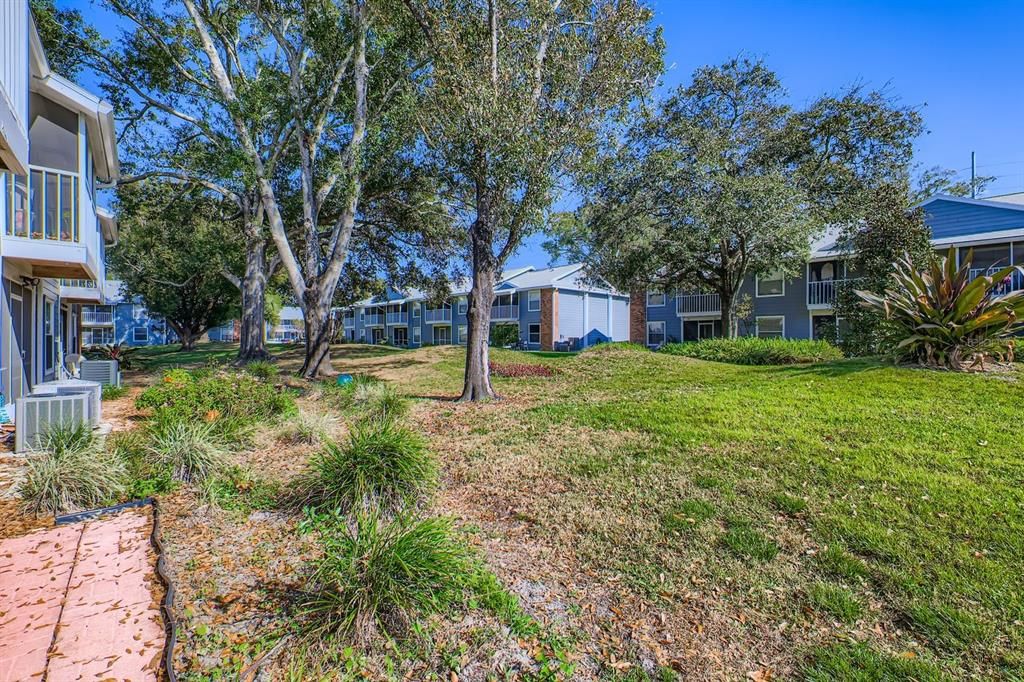 For Sale: $205,000 (2 beds, 1 baths, 818 Square Feet)