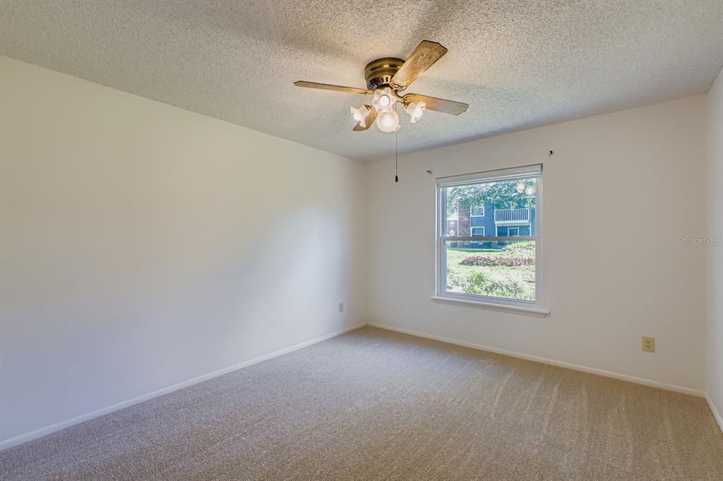 For Sale: $205,000 (2 beds, 1 baths, 818 Square Feet)