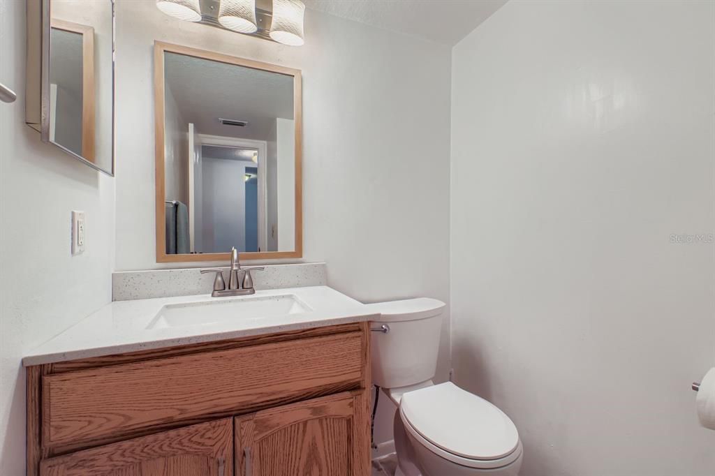 For Sale: $205,000 (2 beds, 1 baths, 818 Square Feet)