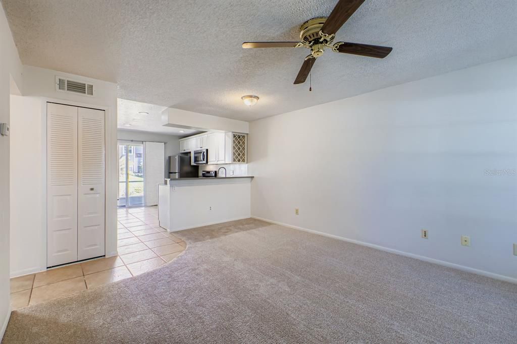 For Sale: $205,000 (2 beds, 1 baths, 818 Square Feet)