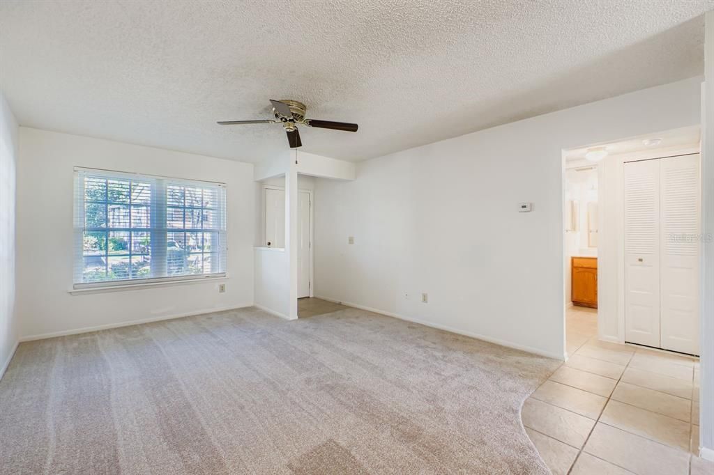 For Sale: $205,000 (2 beds, 1 baths, 818 Square Feet)