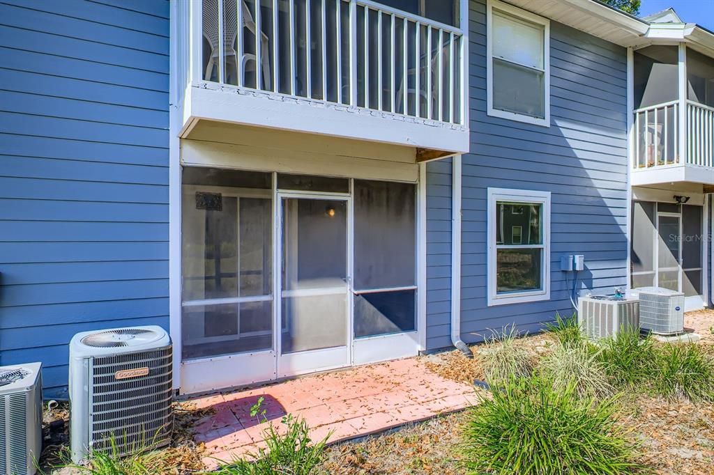 For Sale: $205,000 (2 beds, 1 baths, 818 Square Feet)