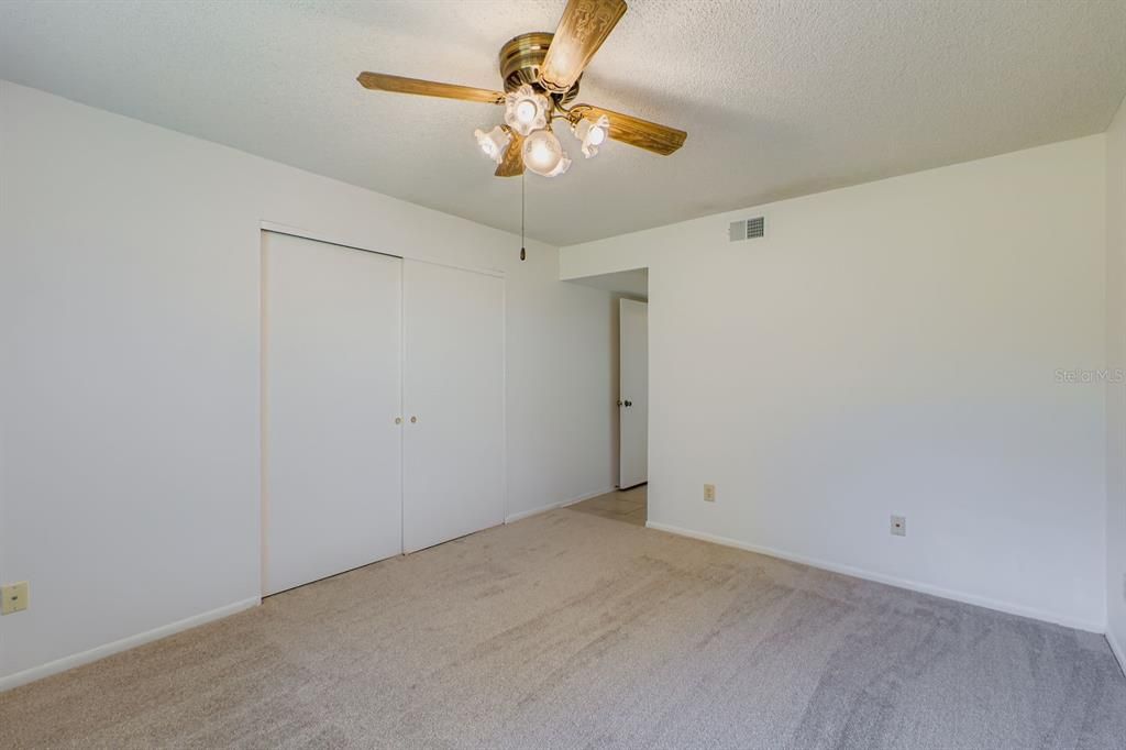 For Sale: $205,000 (2 beds, 1 baths, 818 Square Feet)