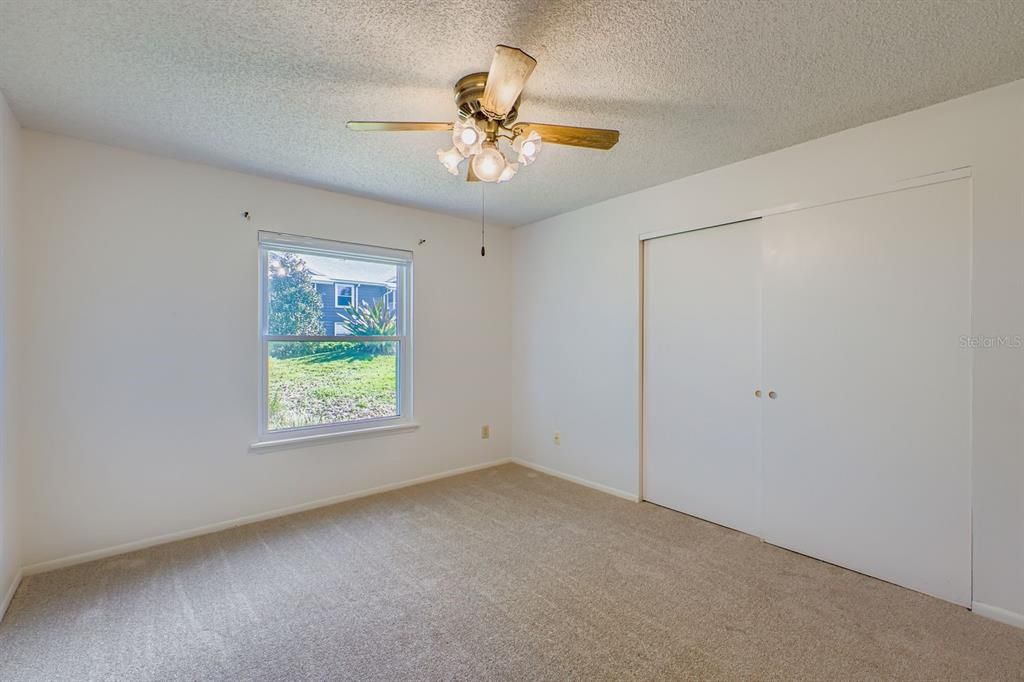 For Sale: $205,000 (2 beds, 1 baths, 818 Square Feet)