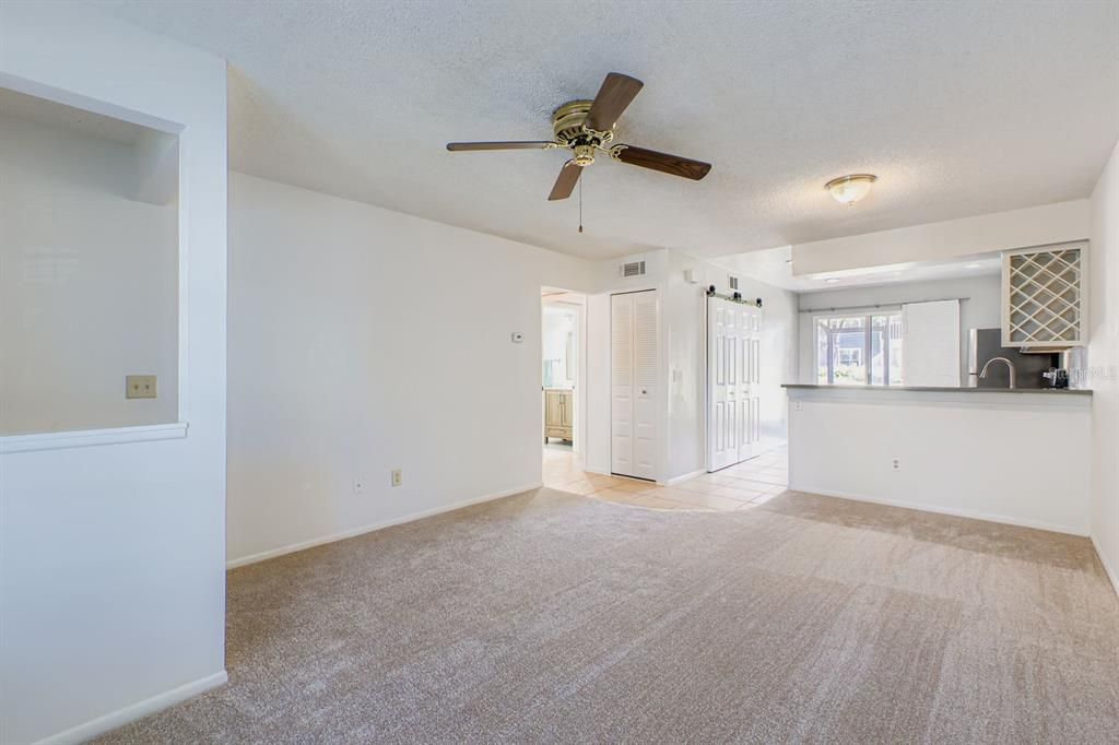 For Sale: $205,000 (2 beds, 1 baths, 818 Square Feet)