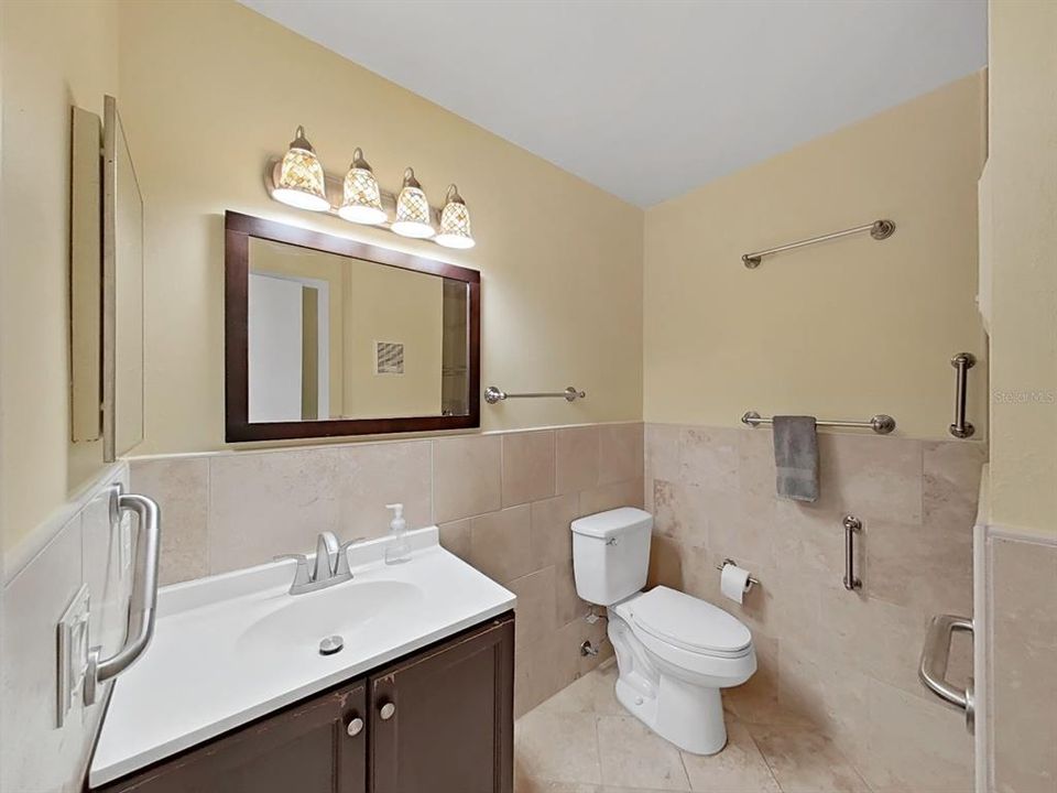 待售: $199,900 (2 贝兹, 2 浴室, 1100 平方英尺)