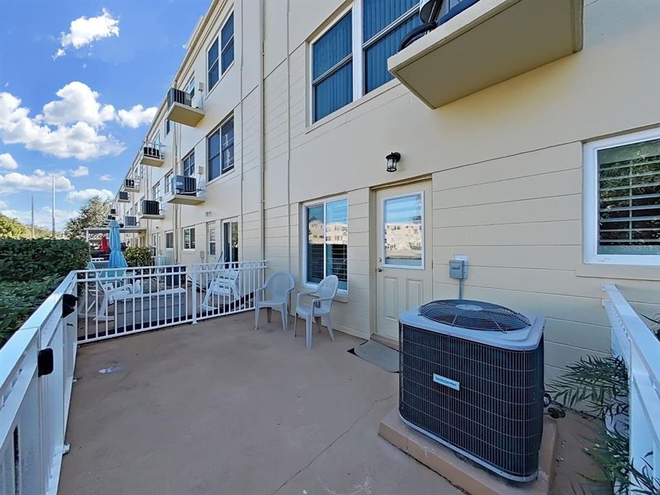 待售: $199,900 (2 贝兹, 2 浴室, 1100 平方英尺)