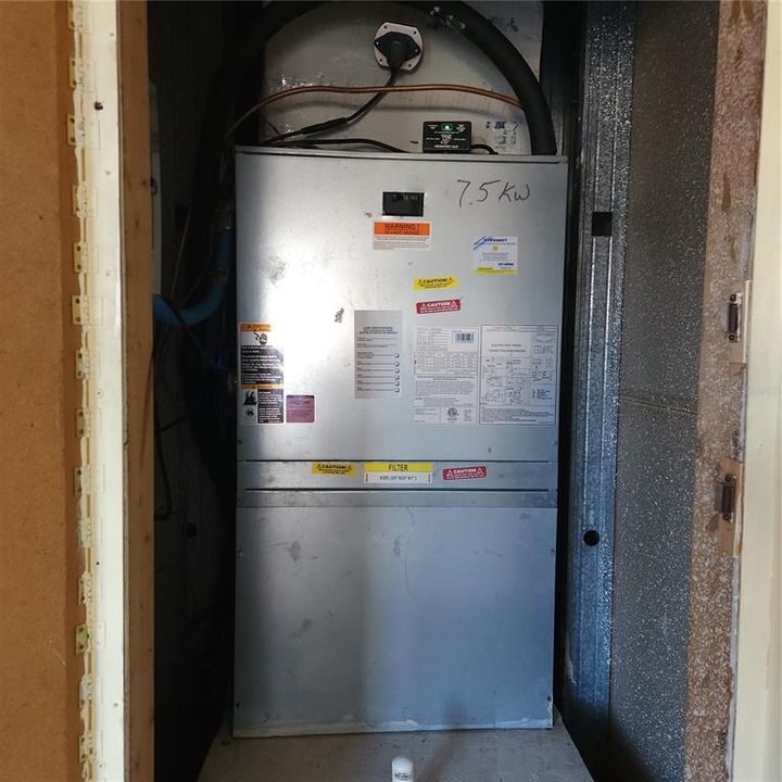 待售: $199,900 (2 贝兹, 2 浴室, 1100 平方英尺)