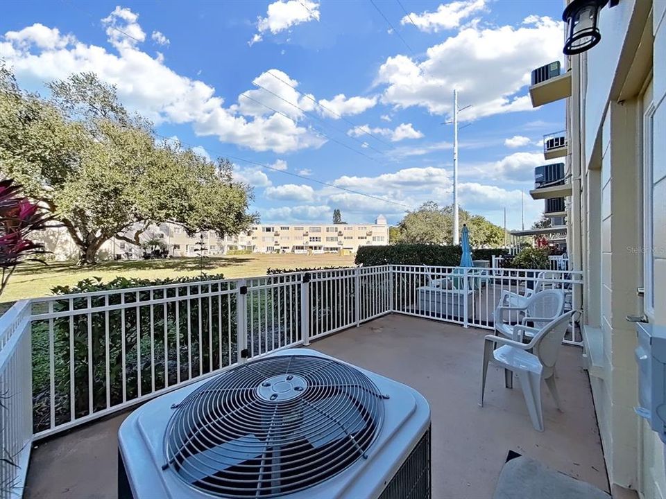 待售: $199,900 (2 贝兹, 2 浴室, 1100 平方英尺)