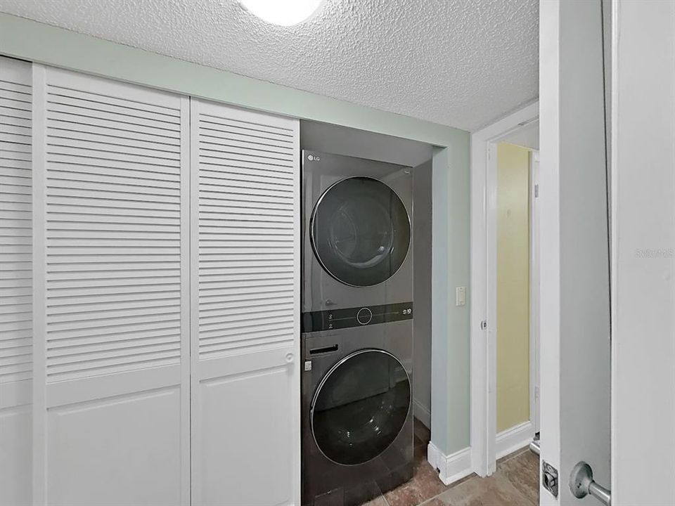 待售: $199,900 (2 贝兹, 2 浴室, 1100 平方英尺)