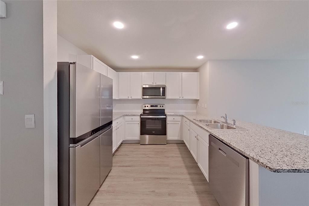 В аренду: $1,895 (3 спален, 2 ванн, 1453 Квадратных фут)