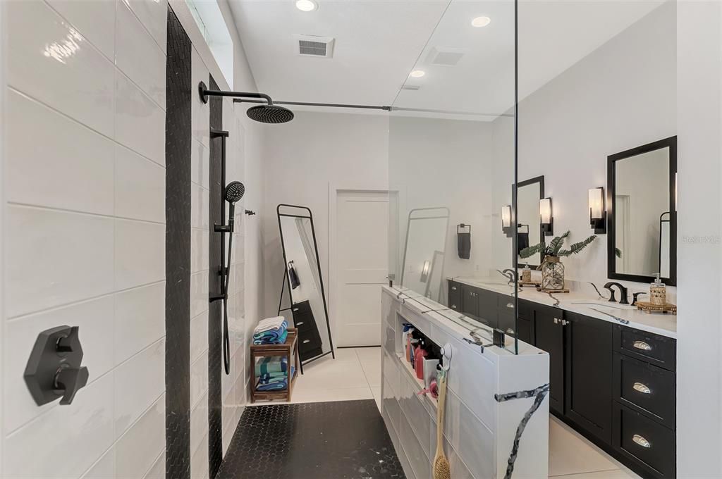 For Rent: $8,500 (3 beds, 2 baths, 1926 Square Feet)