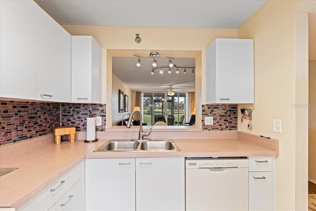 待售: $239,900 (2 贝兹, 2 浴室, 1280 平方英尺)