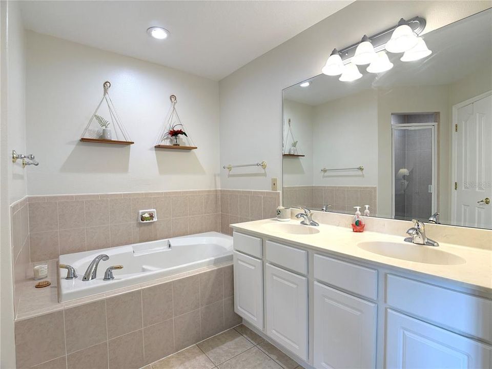 For Rent: $2,800 (4 beds, 4 baths, 2168 Square Feet)