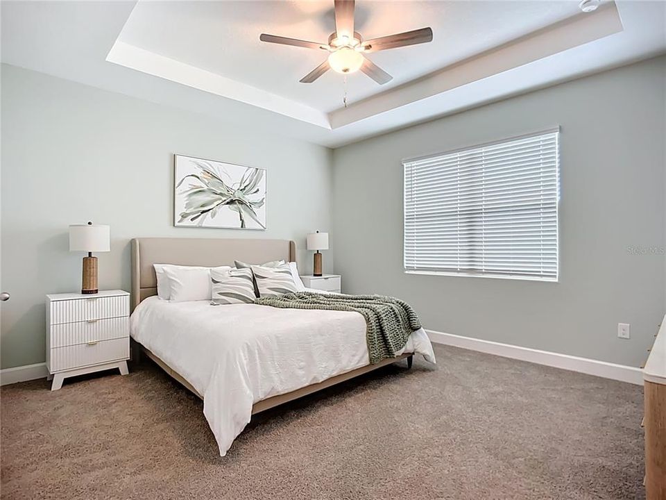 合同活跃: $350,000 (4 贝兹, 2 浴室, 1810 平方英尺)