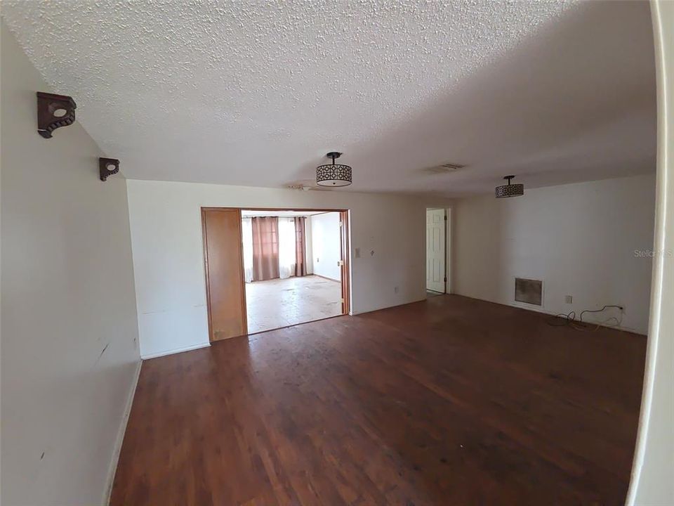 For Sale: $279,900 (3 beds, 2 baths, 1822 Square Feet)