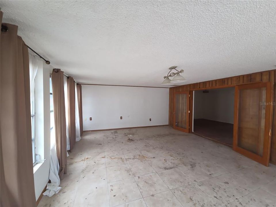 For Sale: $279,900 (3 beds, 2 baths, 1822 Square Feet)