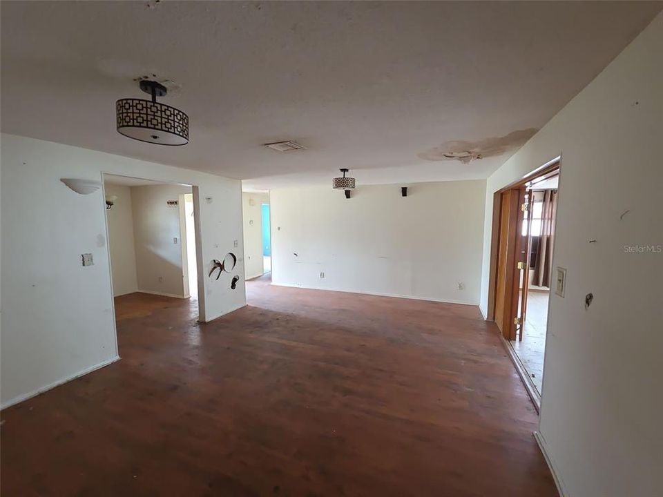 For Sale: $279,900 (3 beds, 2 baths, 1822 Square Feet)