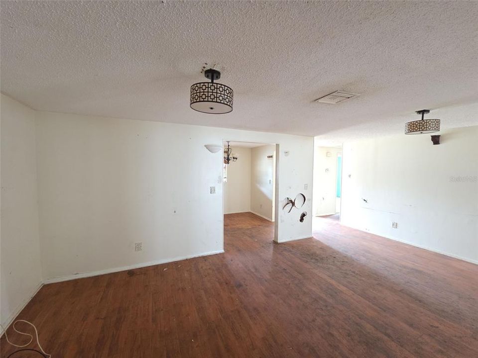 For Sale: $279,900 (3 beds, 2 baths, 1822 Square Feet)