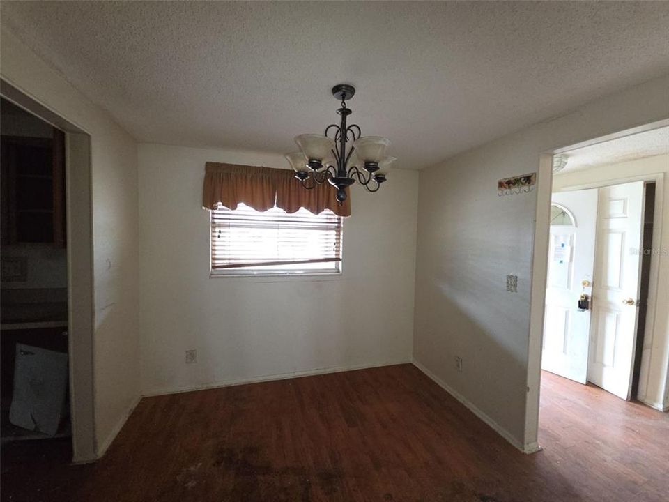 For Sale: $279,900 (3 beds, 2 baths, 1822 Square Feet)