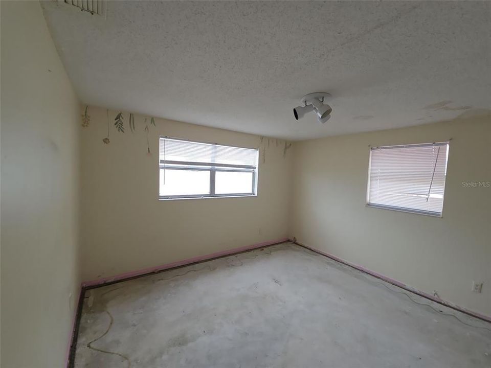 For Sale: $279,900 (3 beds, 2 baths, 1822 Square Feet)