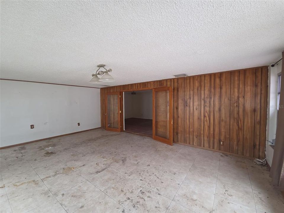 For Sale: $279,900 (3 beds, 2 baths, 1822 Square Feet)