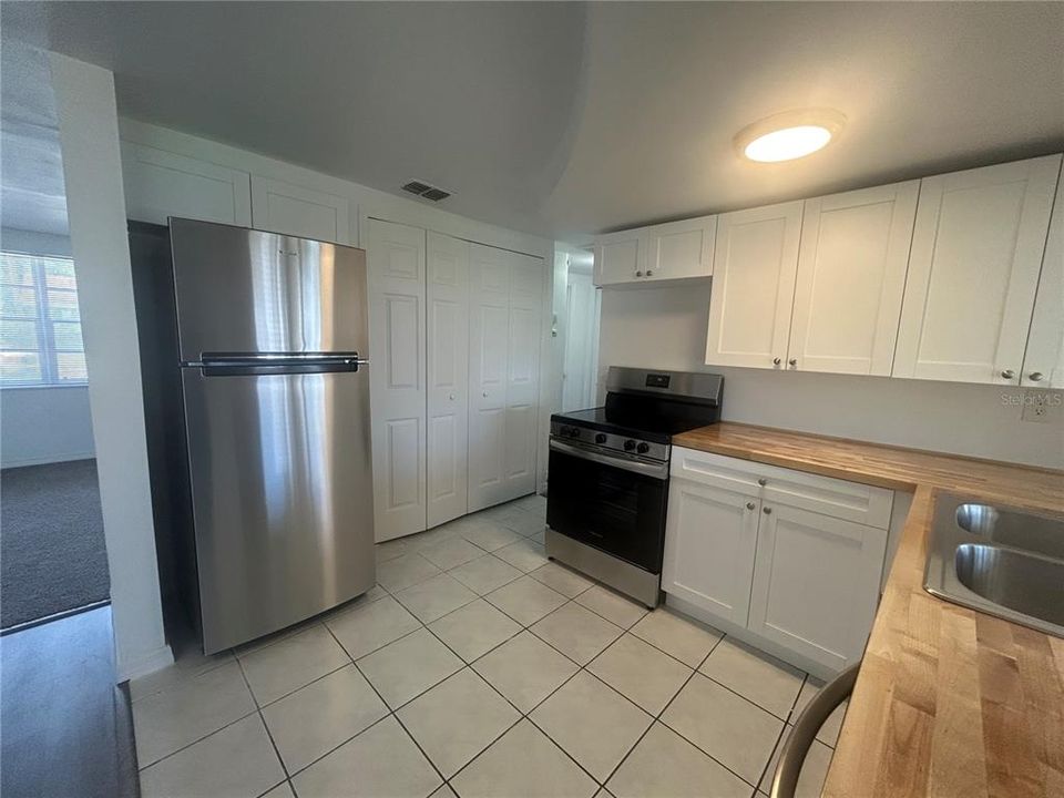 For Rent: $1,450 (2 beds, 1 baths, 848 Square Feet)
