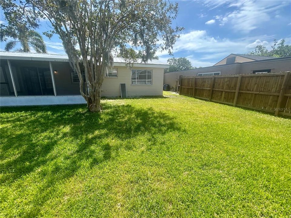 For Rent: $1,450 (2 beds, 1 baths, 848 Square Feet)