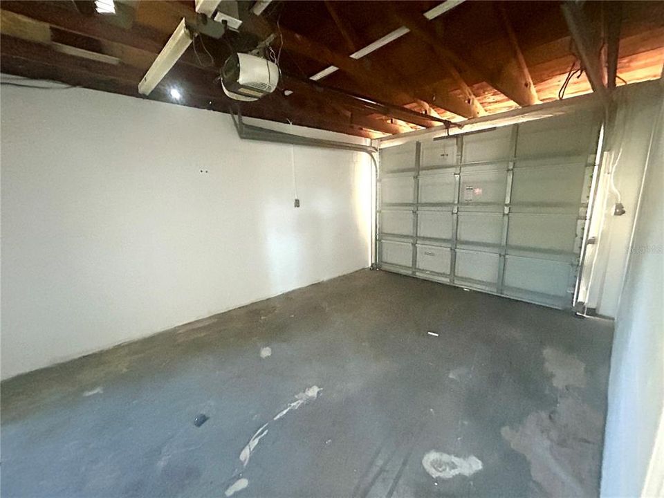 For Rent: $1,450 (2 beds, 1 baths, 848 Square Feet)