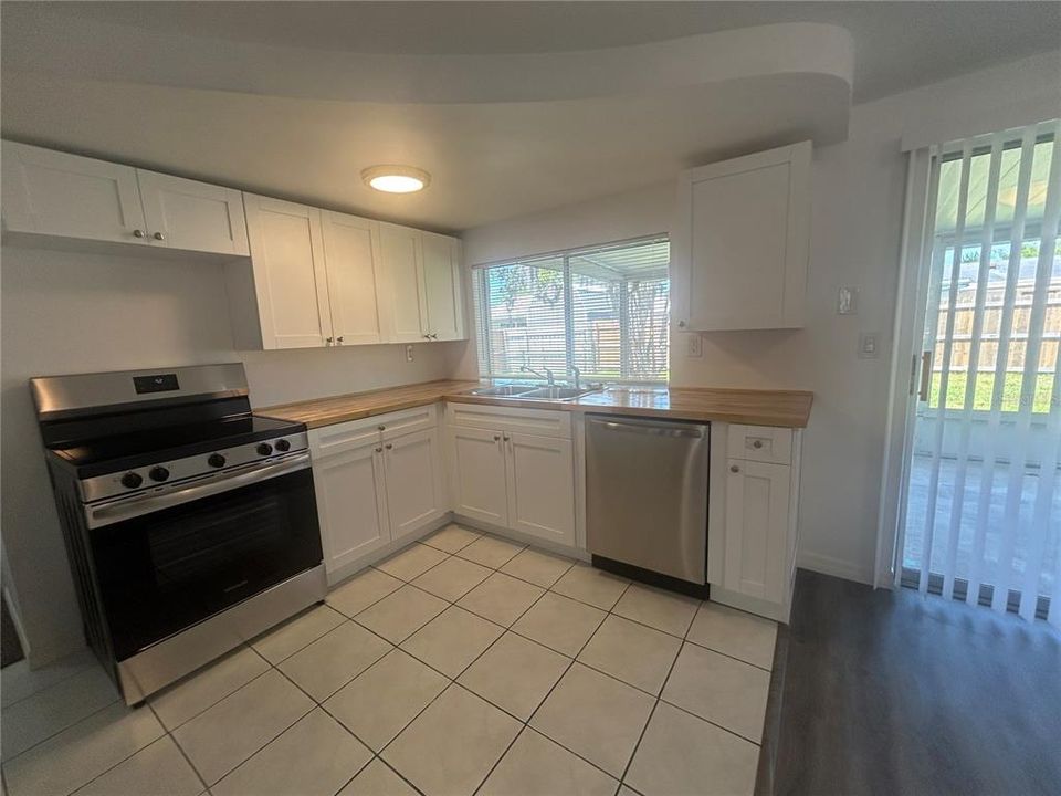 For Rent: $1,450 (2 beds, 1 baths, 848 Square Feet)