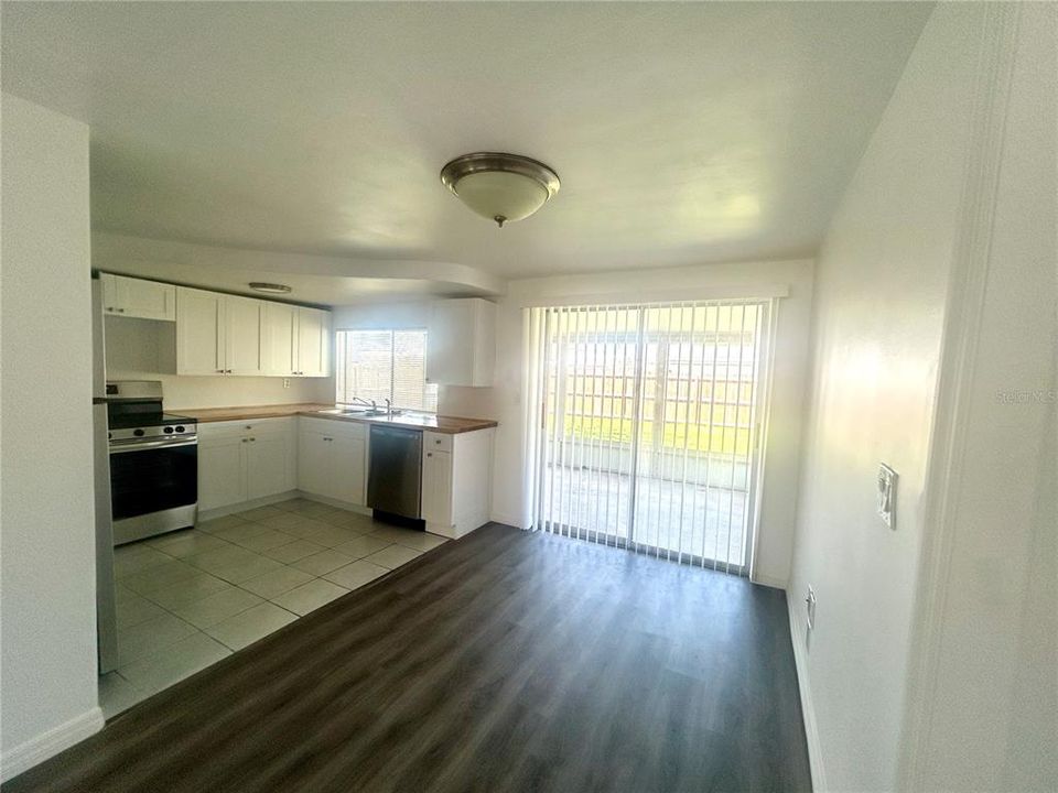 For Rent: $1,450 (2 beds, 1 baths, 848 Square Feet)