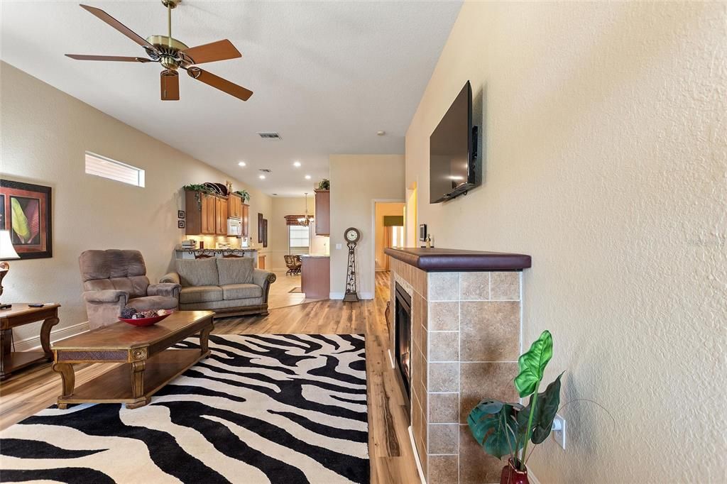 En Venta: $405,900 (2 camas, 2 baños, 1344 Pies cuadrados)