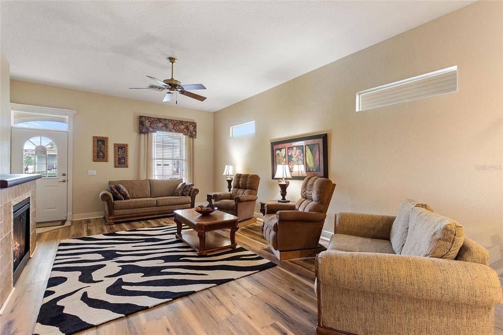 En Venta: $405,900 (2 camas, 2 baños, 1344 Pies cuadrados)