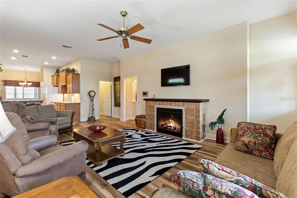 En Venta: $405,900 (2 camas, 2 baños, 1344 Pies cuadrados)